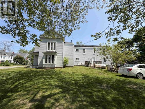 29 Spring St, Amherst, NS, B4H1R8 | Card Image