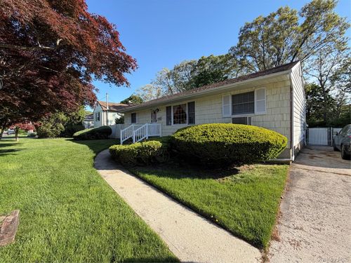 22 Berry Lane, Brookhaven, NY, 11720 | Card Image