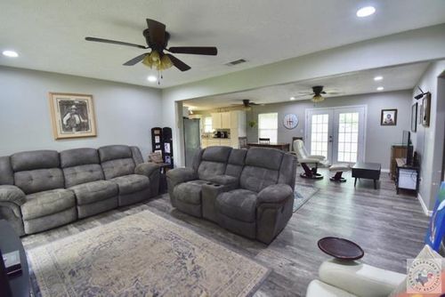 2401 E Avenue B, Hooks, TX, 75561-5225 | Card Image