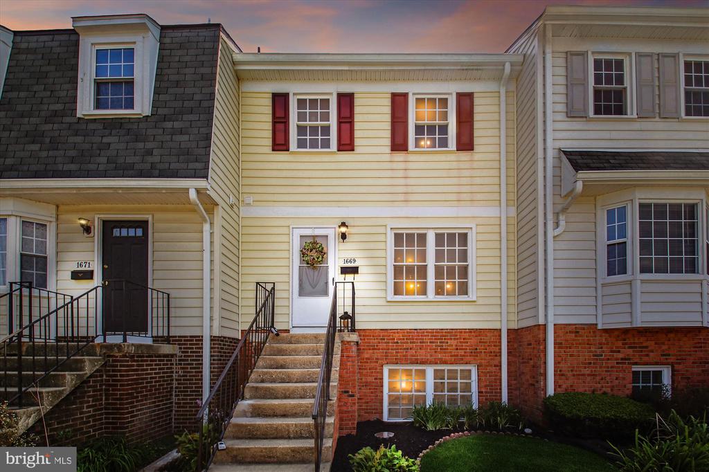 Ridgely Ct, Crofton, MD 21114