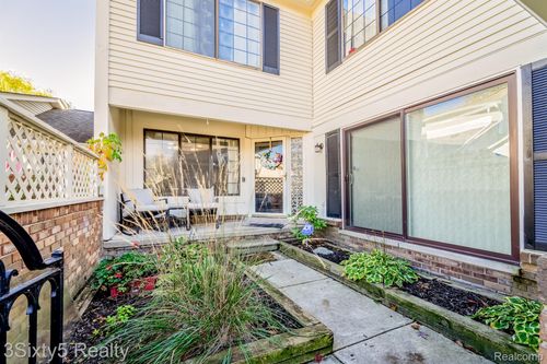 7159 Creeks Xing, West Bloomfield, MI, 48322-3504 | Card Image