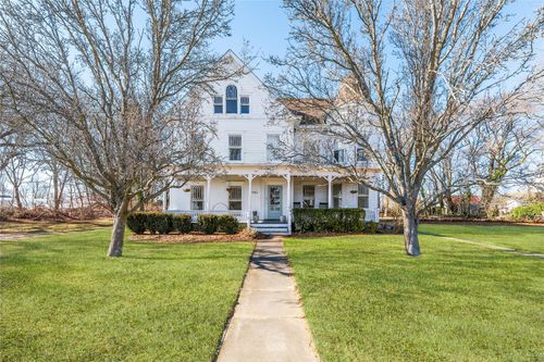 1982 Main Rd, Laurel, NY, 11948-1300 | Card Image