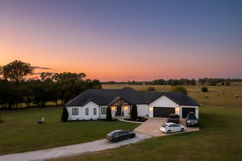 7990 E Farm Road 116, Strafford, MO, 65757-8411 | Card Image