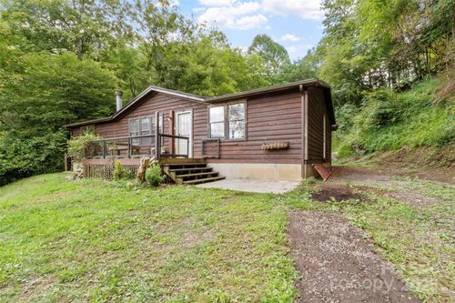 70 Barnyard Ln, Green Mountain, NC, 28740-8313 | Card Image