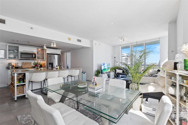 APT-3111 - 185 Sw 7 Th St, Condo with 3 bedrooms, 3 bathrooms and null parking in Miami FL | Image 9