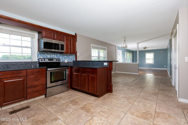 4173 Middle Rd, House other with 3 bedrooms, 2 bathrooms and null parking in Trenton NC | Image 6