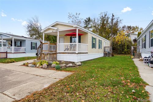 75 Woodridge Ct, White Lake, MI, 48386-1985 | Card Image