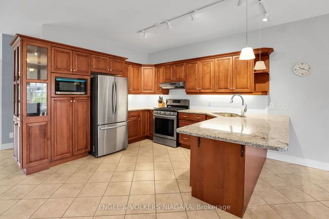 28 Cherry Ridge Blvd, House other with 4 bedrooms, 4 bathrooms and 4 parking in Fenwick ON | Image 7