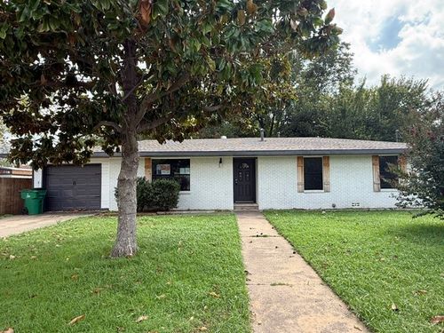 1109 Nugent St, Bowie, TX, 76230-3624 | Card Image