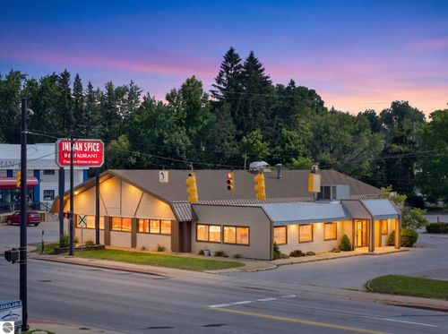 621 S Mitchell St, Cadillac, MI, 49601-2509 | Card Image