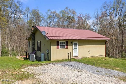 1102 Foxhound Hills Cir, Unicoi, TN, 37692-4728 | Card Image