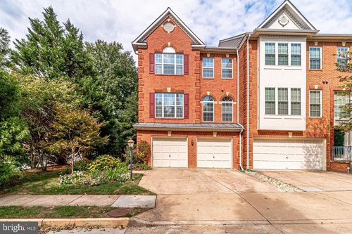 9660 Glendevy Ct, Vienna, VA, 22181-6186 | Card Image