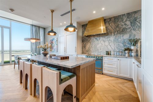 apt-1442-2408 Victory Park Ln, Dallas, TX, 75219-7621 | Card Image