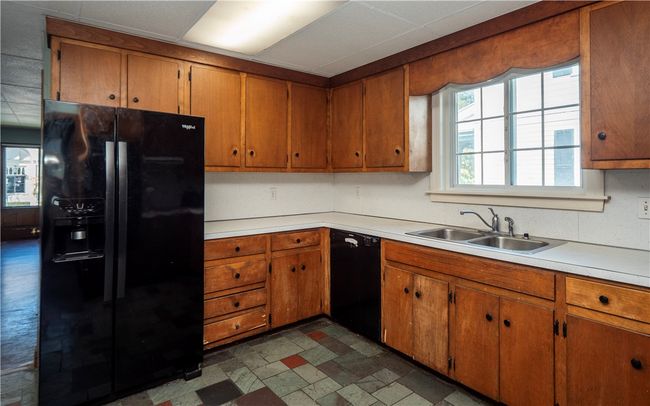 28 Carroll Ave, House other with 5 bedrooms, 2 bathrooms and 1 parking in Newport RI | Image 11