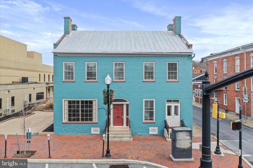 3 W Main St, WAYNESBORO, PA, 17268-1517 | Card Image