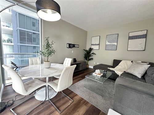 apt-2220-1050 Brickell Ave, Miami, FL, 33131-3909 | Card Image