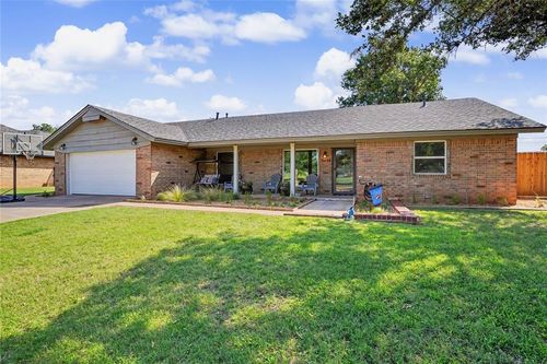 2404 Apache Pass, Altus, OK, 73521-1504 | Card Image