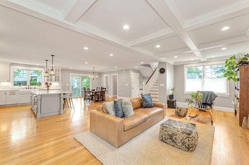 11 Chase Ave, Lexington, MA, 02421-6213 | Card Image