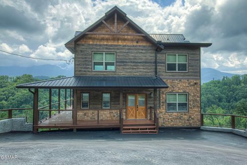 879 Sourwood Dr, Gatlinburg, TN, 37738-4315 | Card Image