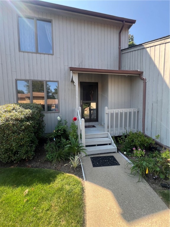 Kristee Cir, West Warwick, RI 02893