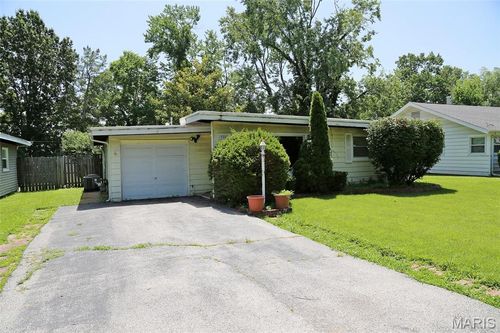 3908 Engler Ave, Saint Louis, MO, 63114-4123 | Card Image