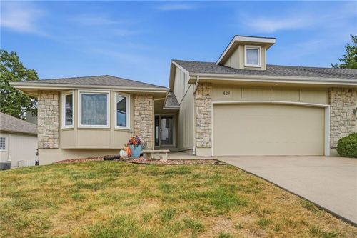 419 Nw Timberbrooke Dr, Lee's Summit, MO, 64081-2052 | Card Image