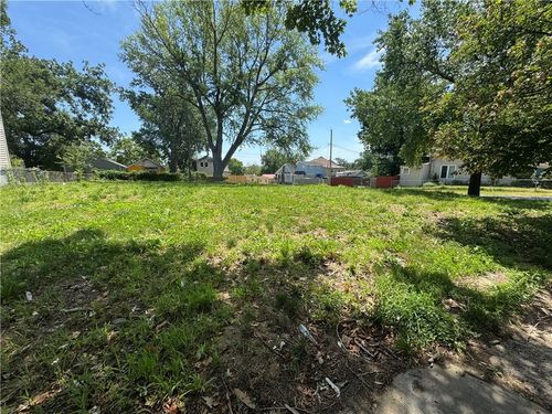 347 White Avenue, Kansas City, MO, 64123 | Card Image