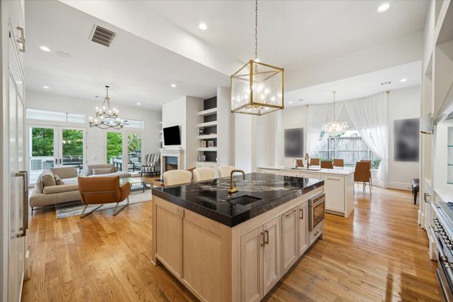 E - 22 E Shady Ln, House other with 5 bedrooms, 5 bathrooms and 3 parking in Houston TX | Image 17