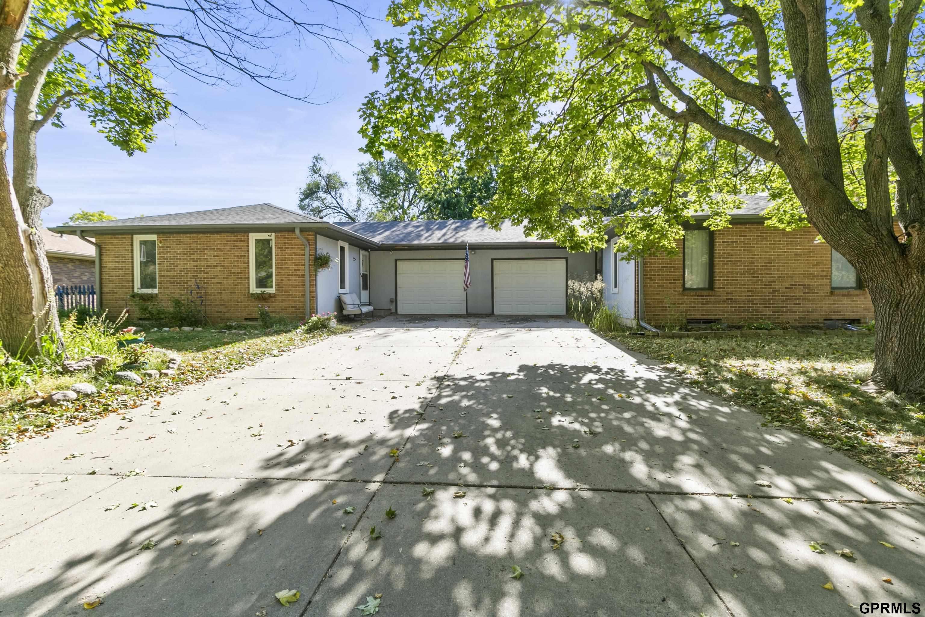 Allendale Dr, Lincoln, NE 68516