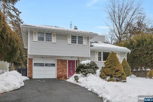 52 Deer Trail Rd, Hillsdale, NJ, 07642-1706 | Card Image