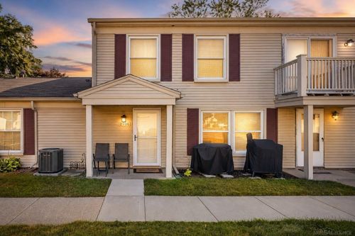 2916 Meadowbrook Ct, Lake Orion, MI, 48360-1726 | Card Image