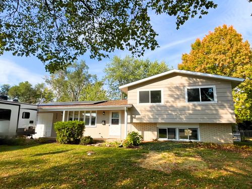 698 Sussex Ln, Crystal Lake, IL, 60014-7420 | Card Image