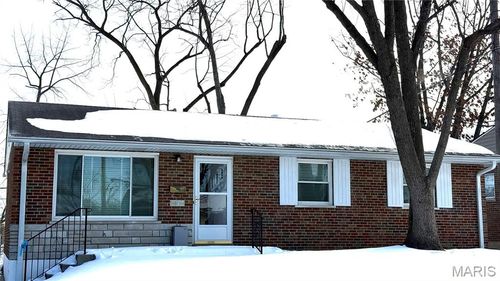 9834 Glenmont Dr, Saint Louis, MO, 63123-6414 | Card Image