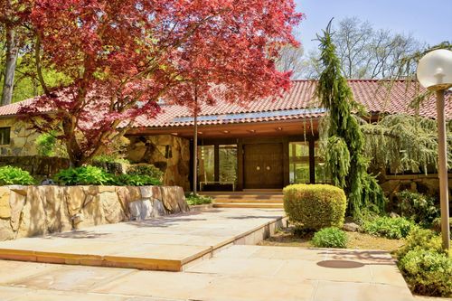 17 Forest Dr, Sands Point, NY, 11050-1910 | Card Image