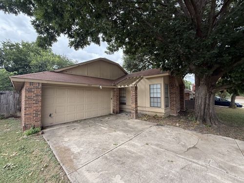 2323 Clareton Dr, Arlington, TX, 76018-1918 | Card Image