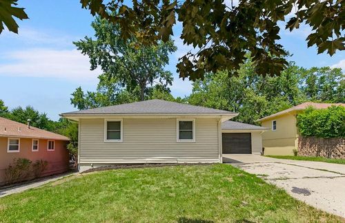 414 E 91st St, Kansas City, MO, 64131-2928 | Card Image