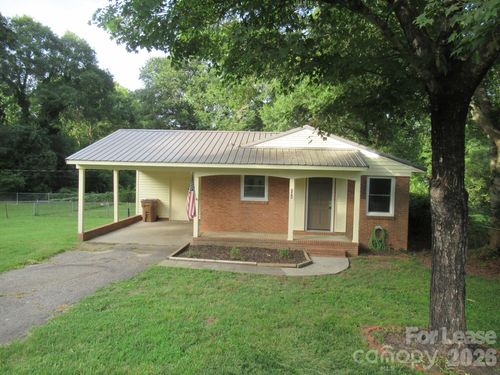 208 Crescent Ct, Lincolnton, NC, 28092-2510 | Card Image