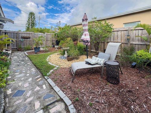 e-902 Ne 34th St, Oakland Park, FL, 33334-2816 | Card Image