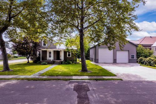 43 Center St, Milan, OH, 44846-9322 | Card Image