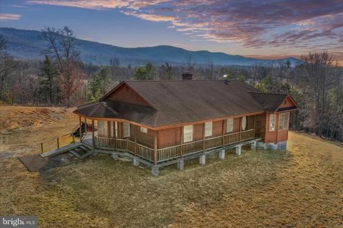 4520 Saint Davids Church Rd, FORT VALLEY, VA, 22652-2719 | Card Image