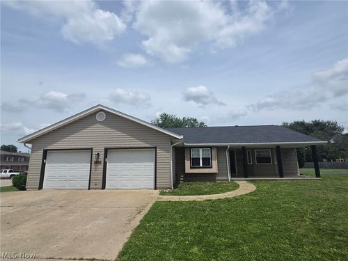 1607 Doaks Ln, Zanesville, OH, 43701-2685 | Card Image