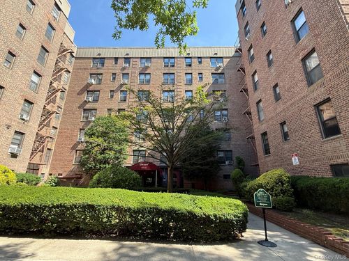 1m-83-25 98th St, Woodhaven, NY, 11421-8423 | Card Image
