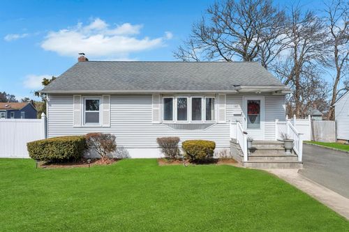 167 Cumberbach St, Wyandanch, NY, 11798-4524 | Card Image