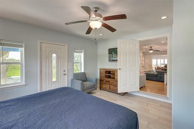 1010 First St Street, House other with 6 bedrooms, 4 bathrooms and 8 parking in Bayside TX | Image 27