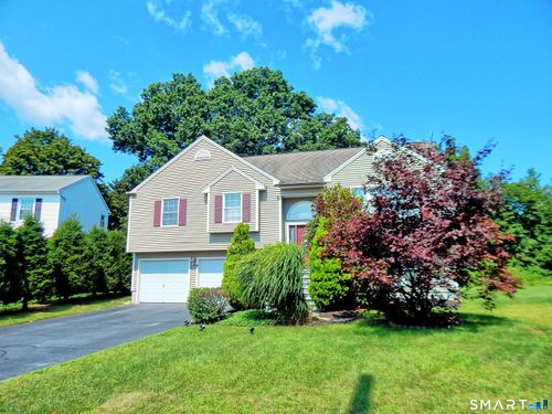 8 Hattie Ln, Milford, CT, 06461-3584 | Card Image