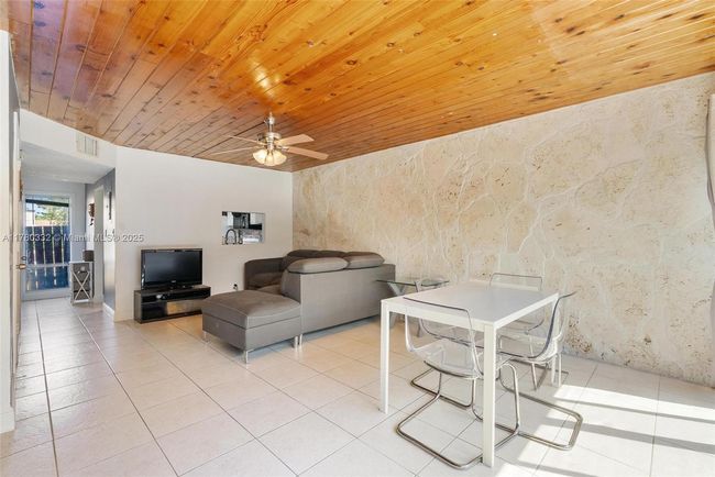 APT-33 - 3200 Nw 5 Th Ter, Townhouse with 2 bedrooms, 2 bathrooms and null parking in Pompano Beach FL | Image 4