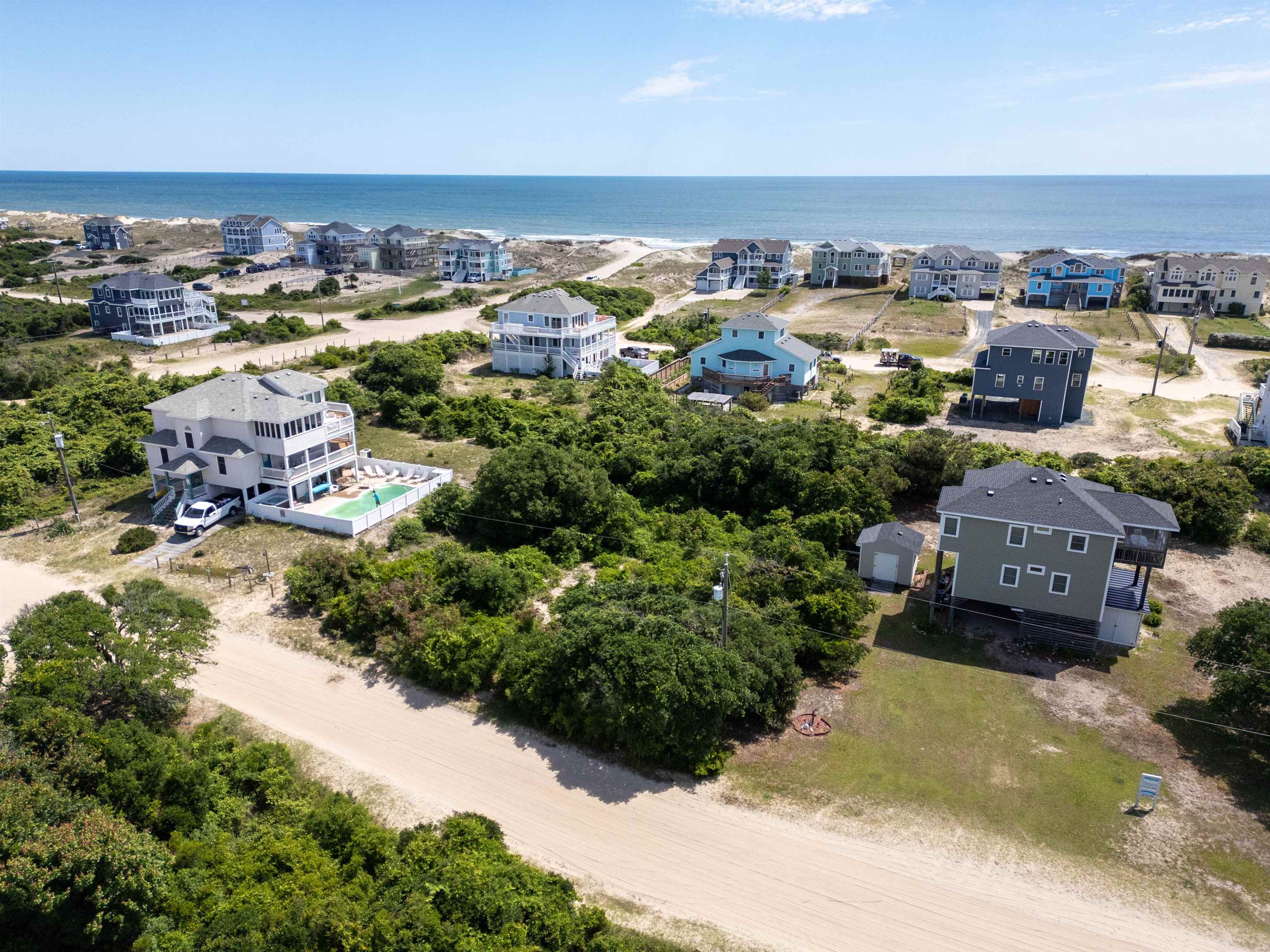 Land in Corolla 5
