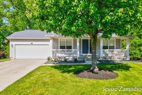 5609 E Grove Dr Se, Kentwood, MI, 49512-9699 | Card Image