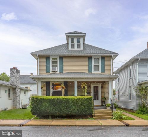 303 Walnut St, SHIPPENSBURG, PA, 17257-2021 | Card Image