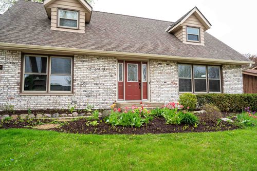 307 7th St, Waunakee, WI, 53597-1627 | Card Image